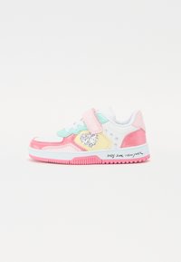 Flerfargede sneakers med rosa, mint og hvite paneler. Myk semsket tekstur med glitrende hjerte Detalj og borrelåsrem. Gummisåle.
