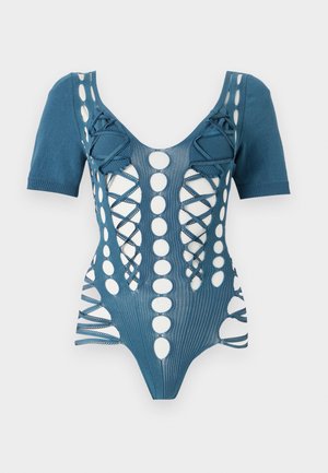 Kék kötött bodysuit rövid ujjakkal, kivágásokkal, fűzős részletekkel és kör alakú mintákkal a fronton. Texturált anyag.