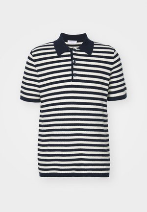 Īsām piedurknēm polo krekls tumši zila un balta svītraina rakstā, ar vienkrāsainu tumši zilu apkakli un trim pogām, izgatavots no mīkstas teksturētas auduma.