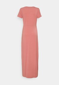 Lång dammig rosa klänning med korta ärmar och en enkel rund halsringning, visad bakifrån mot en neutral vit bakgrund.