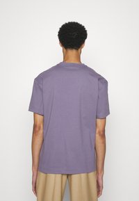 Calvin Klein Jednoduché tričko - purple