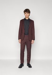 BOSS HOUSTON SET - Kostiumas - open red two