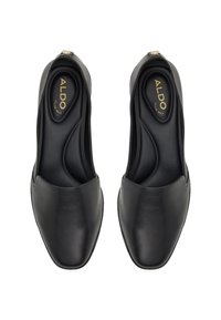 Brogues in pelle nera con design a punta arrotondata, caratterizzati da una texture liscia e dettagli di cucitura sottili. Sulla soletta è presente il marchio "ALDO".
