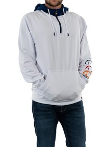 Sudadera de manga larga blanca con capucha azul marino, bolsillo frontal y logotipos de colores en la manga, con un cuello de media cremallera.