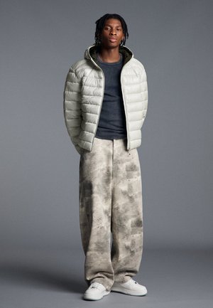 Bershka, ULTRALIGHT - PUFFER JACKET - Winterjacke - stone