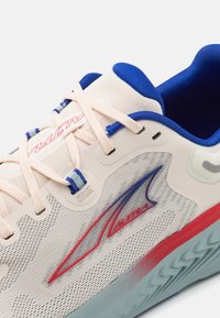 Altra PARADIGM 7 ROAD - Scarpe da corsa su strada - white/blue