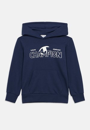 Granatowa bluza z kapturem wykonana z bawełnianej mieszanki. Posiada przednią kieszeń oraz biały napis „CHAMPION” z dodatkowymi tekstami nad logo.