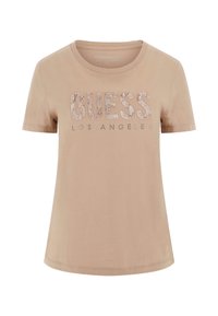 Camiseta de manga corta color beige hecha de algodón con cuello redondo. Presenta "GUESS" en una fuente texturizada y "LOS ANGELES" debajo en letras simples.
