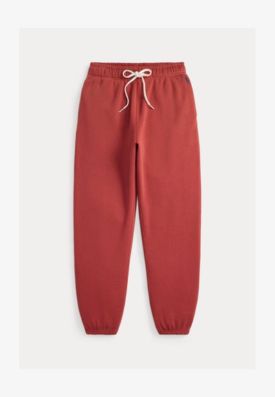 Røde joggebukser laget av mykt stoff med elastisk midjebånd, hvit snor, innsnevrede ben og uten synlige mønstre eller detaljer.