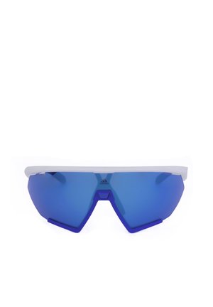 Occhiali da sole sportivi specchiati blu con parte superiore della montatura bianca e lenti angolari, pensati per attività all'aperto.