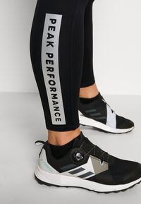 Peak Performance Tights - black