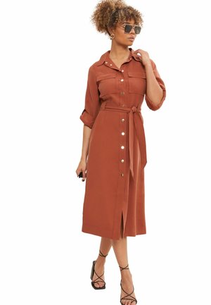 UTILITY BELTED LONG SLEEVE  - Vestido informal - red