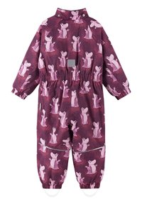 Lila one-piece dräkt med ett upprepat mönster av rosa karaktärer, elastisk midja och ärmslut, med reflekterande detaljer och hög krage.