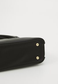 Thumbnail Image 4