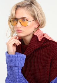 Ray-Ban AVIATOR LARGE UNISEX - Óculos de sol - black/photo yellow