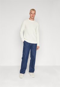 Jack & Jones JORBRODY CREW NECK BF - Džemperis - cloud dancer