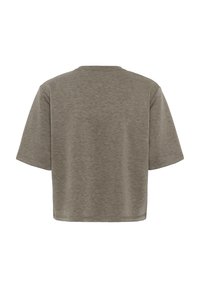 Lyhythihainen, lyhyt T-paita hillityssä oliivinvihreässä. Valmistettu pehmeästä, tekstuurista kankaasta, rento istuvuus ja pyöreä kaula-aukko. Ei näkyviä logoja.