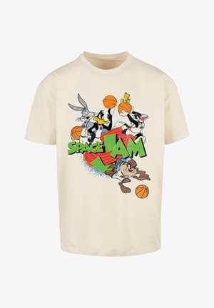 Krém színű póló színes "Space Jam" mese grafikával, amelyen Bugs Bunny, Daffy Duck és mások kosárlabdáznak.
