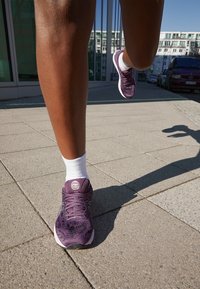 ASICS Scarpe da corsa su strada - purple