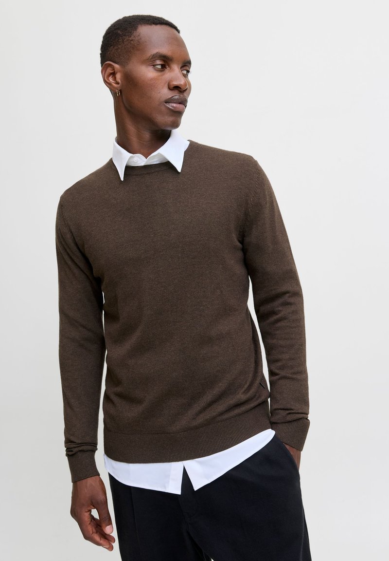 Pullover Tragen Hemd Ã¼ber Pullover Pullover Mit Hemd Kombinieren