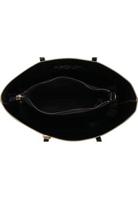 Vista interna di una borsa tote nera che mostra un compartimento centrale con zip e due manici con fissaggi in tonalità oro.