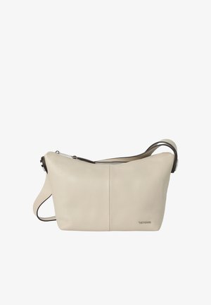 Sac bandoulière en cuir couleur crème avec une sangle ajustable et une fermeture éclair argentée, arborant un logo de marque discret en bas à droite sur le devant.