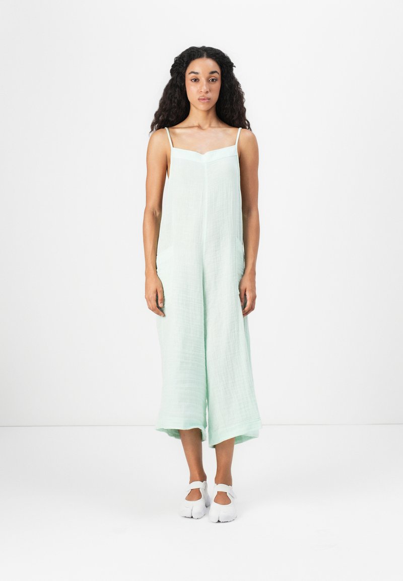 Licht mintgroene jumpsuit van gestructureerde stof, met een rechte halslijn, dunne banden en wijde benen met zijzakken.