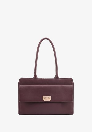Sac à main en cuir bordeaux avec deux poignées, une fermeture à rabat et un fermoir doré. Texture lisse avec une forme rectangulaire et un design structuré.