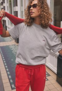 Self. REGULAR FIT  - Printtipaita - grey