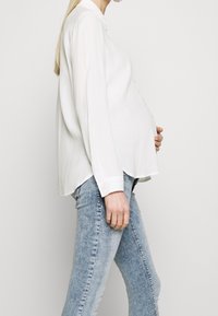 ONLY MATERNITY Vaqueros pitillo - light-blue denim