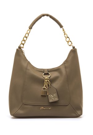 Bolso verde oliva con asa de cadena dorada, bolsillo frontal con cremallera y candado decorativo dorado y adorno con el logo que cuelgan de un anillo.