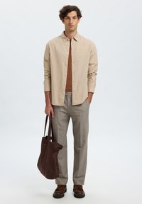 Selected Homme SLIMOWEN-BRUSHED NOOS - Button down-skjorte - pure cashmeredetail:mixed w. oatmeal