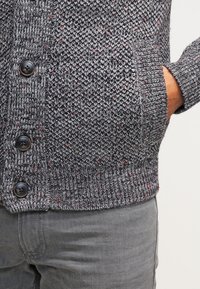 Pier One Kofta - mottled dark grey