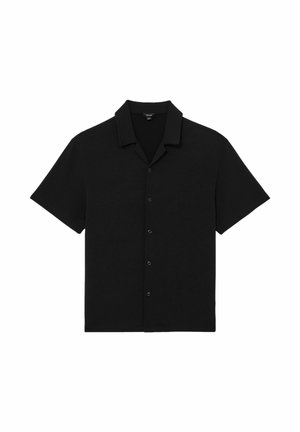 Czarna krótka koszula na guziki z kołnierzem typu camp oraz teksturowanym wzorem materiału.