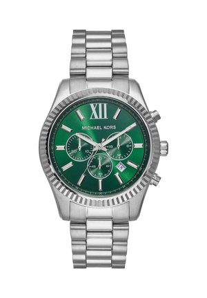 Reloj cronógrafo de metal plateado Michael Kors con esfera verde, tres subesferas, ventana de fecha, número romano XII y pulsera de eslabones plateada.