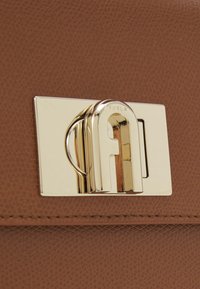 Furla S TOP HANDLE - Sac à main - cognac