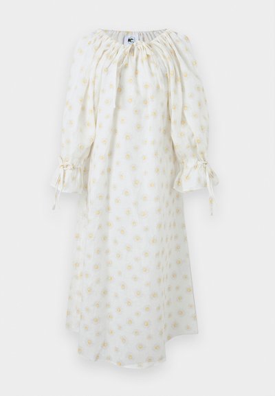 Λευκό μίντι φόρεμα με μακριά μανίκια, πιέτες στον λαιμό, κορδόνια στα μανίκια και κίτρινο σχέδιο με λουλούδια μαργαρίτας.