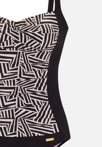 Črno-bela kopalna obleka z geometrijskim vzorcem, strukturirano zasnovo, nabranimi podrobnostmi in zlatim logotipom na boku.