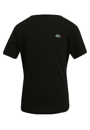Camiseta negra de manga corta y cuello redondo con pequeño logo verde de cocodrilo en el pecho izquierdo.