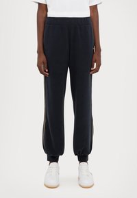 EA7 Emporio Armani PANTALONI - Treniņtērpa apakšdaļas - black