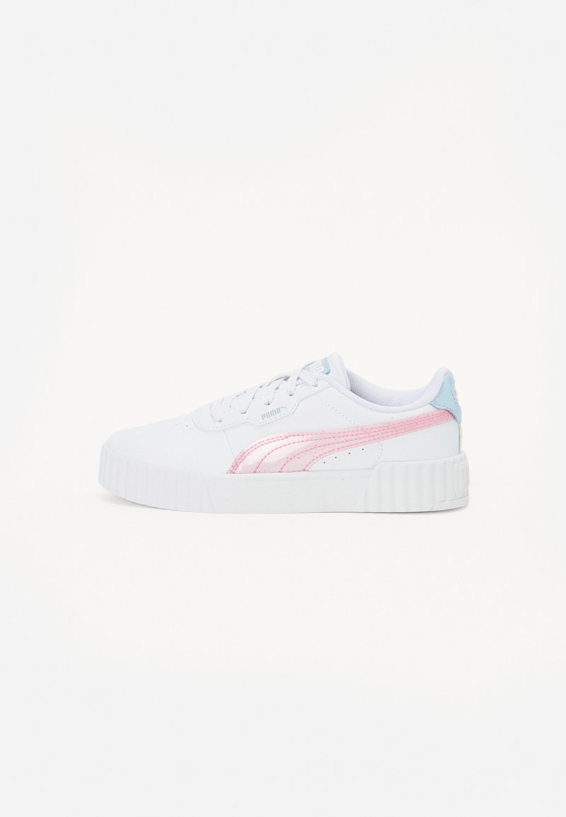 White sneaker with a textured sole, featuring a pink metallic Puma logo and light blue accents on the heel. Lace-up design, smooth material.