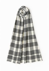 Scarf a scacchi bianco e nero realizzato in tessuto morbido, con bordi frangiati e una forma lunga e rettangolare, arrotolata nella parte superiore.
