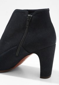 Chie Mihara Botines - dark blue