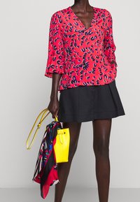 Marc Cain Blusa - red