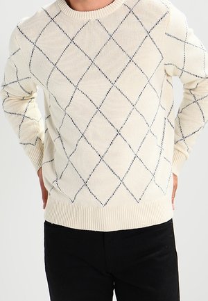 Cremefarbener Pullover mit einem Rautenmuster in Marineblau, gerippte Bündchen und Saum, aus dickem Strickmaterial, runder Ausschnitt.