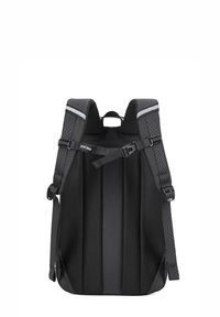 Sac à dos noir avec dos en mesh rembourré, bretelles réglables et accents réfléchissants. Il présente un design épuré et un matériau durable.