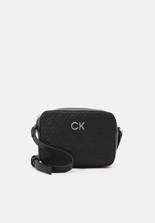 Calvin Klein MUST PLUS CAMERA BAG Taška s příčným popruhem black