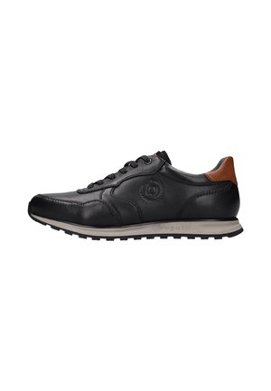 Schwarzer Leder-Casual-Sneaker mit Schnürverschluss, braunem Fersenlaschen, strukturierter Sohle und geprägtem rundem Logo an der Seite.