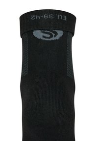 Chaussette noire avec un motif texturé, de couleur unie, et un accent avec logo en haut. Le matériau semble extensible et respirant.