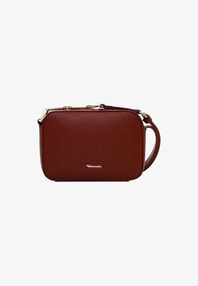 Borsa rettangolare in pelle rossa con superficie texturizzata, hardware color oro, manico corto e tracolla lunga removibile.